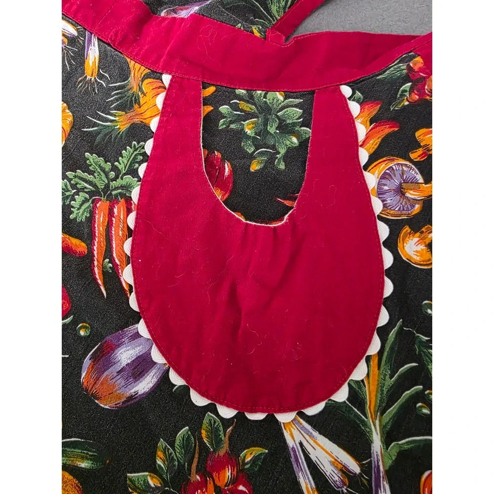 Vintage Style Vegetable Print Bib Apron Red Trim Ric Rac Pockets Cottagecore